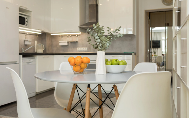 Na Bogdana Khmelnitskogo 10 Flat