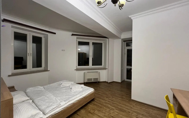 Trekhkomnatnaya Prostornaya na Severnom Prospekte, Hh556 Flat