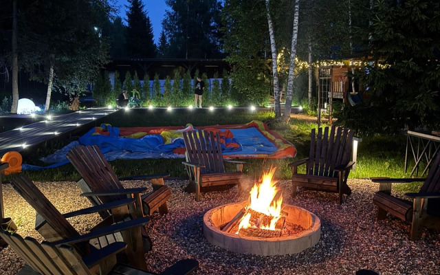 Частный Дом с Верандой в Лесу