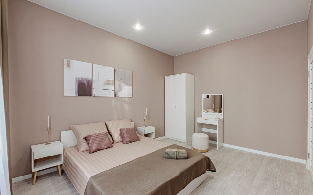 Апартаменты 3-х комнатные с французским балконом