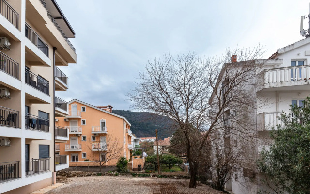 Warm-coloured stylish Apartments