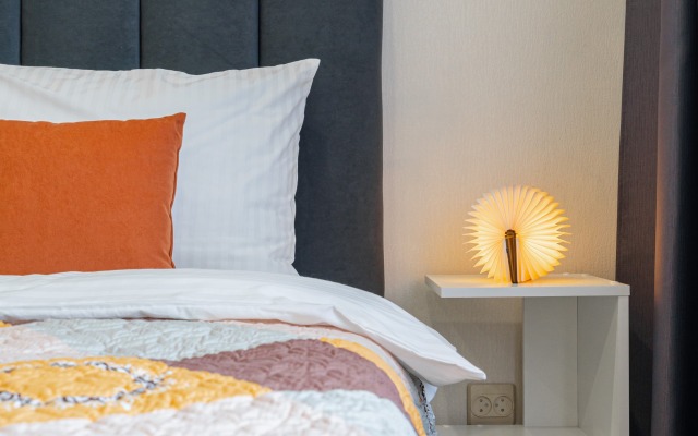 Uyutnaya studiya na prospekte Kosmonavtov Apartments