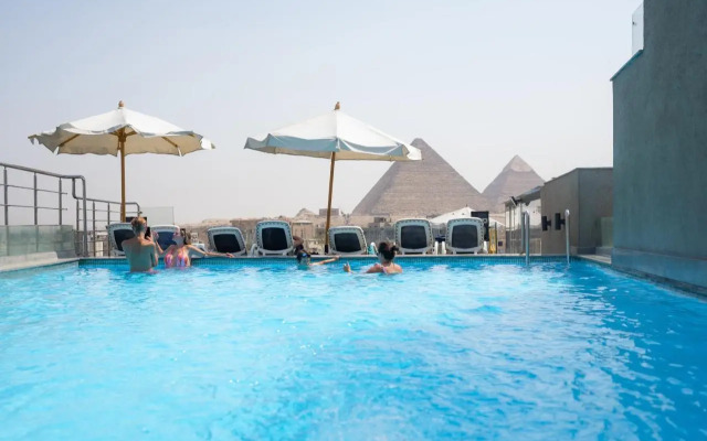 Pyramid Front Hotel