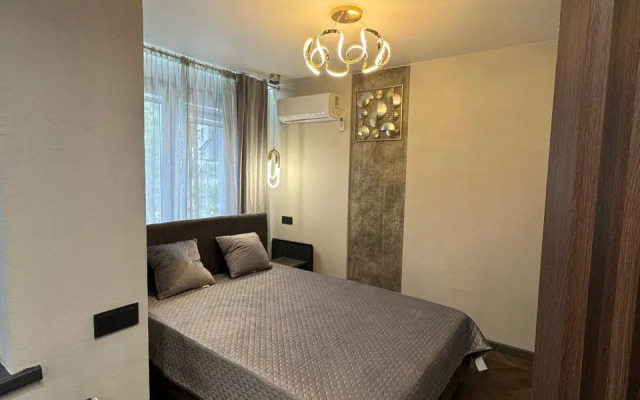 Квартира на Конституции 5/1