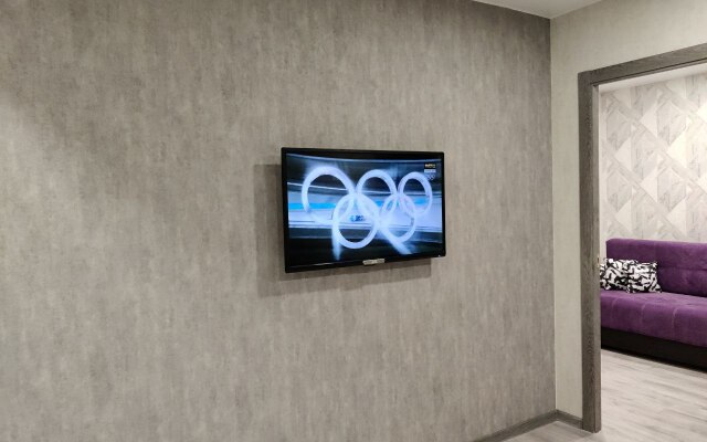 V Tsentre Neftyanikov Flat