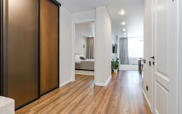 Na Ulitse Tole Bi 28/1 Flat