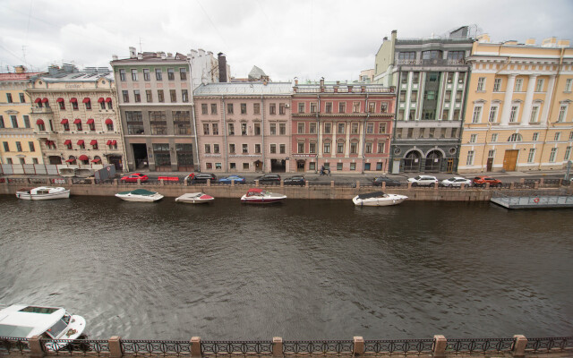 Apartment Vidovaya Kvartira Na Naberezhnoj Reki Mojki Ryadom S Nevskim Prospektom