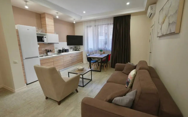 Квартира Двухкомнатная напротив ТЦ Горки Город