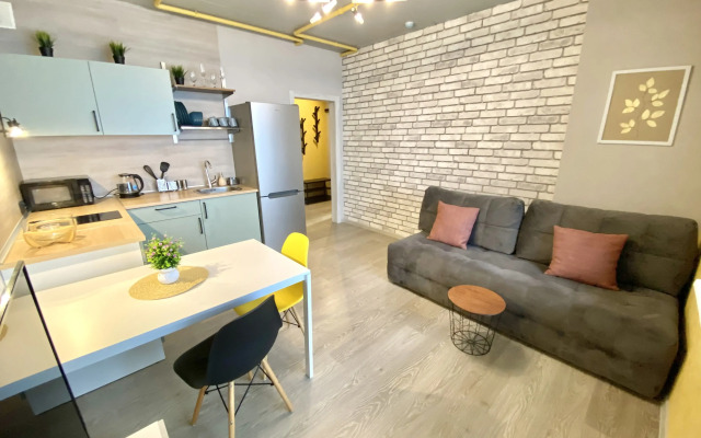 Dvukhkomnatnaya Studiya S Panoramnym Vidom Na R. Ob Apartments