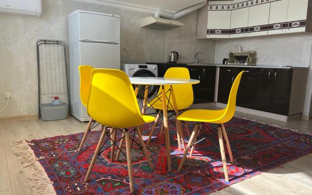 Apartaments ''Elenika'' V Tsentre Kaspiyska S Vidom Na Gory