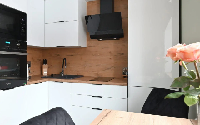 Baltiyskiy briz: tri komnaty u morya Flat