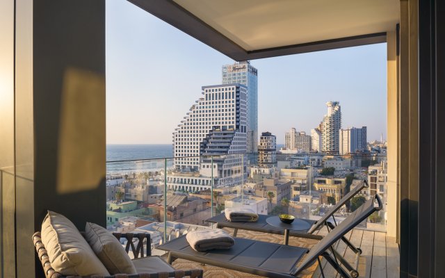 Апартаменты Luxury with Terrace & Sea View by FeelHome