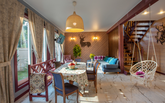 Tiffani Delyuks Guest House