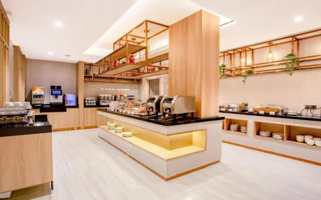 Holiday Inn Express and Suites Bangkok Central Pier by IHG