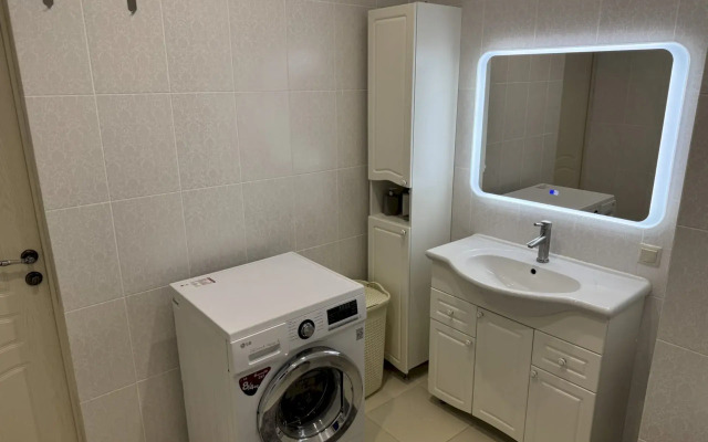 276 prostornaya u morya s balkonom Flat