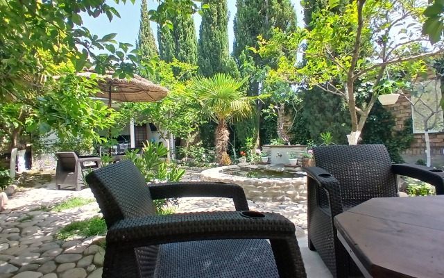 RAJ.com Guest house