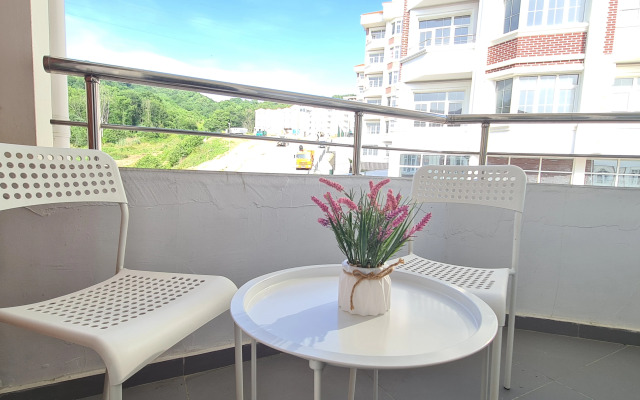 Dvukhkomnatnaya S Balkonchikom V Adlere Zhk Kurortny Flat