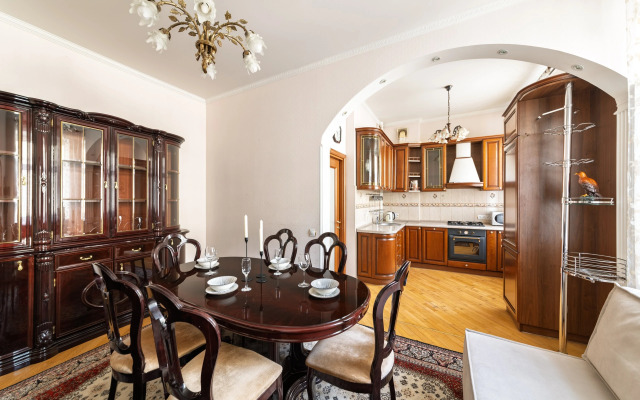 Апартаменты 3 спальни у Казанского собора 10 гостей