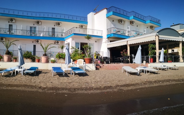 Artemis Hotel