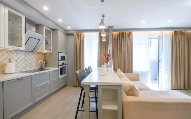Uyutnaya s dizaynerskim remontom Flat