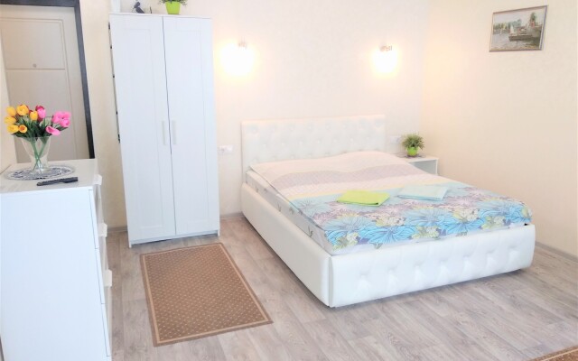 Апартаменты возле площади 1905 года