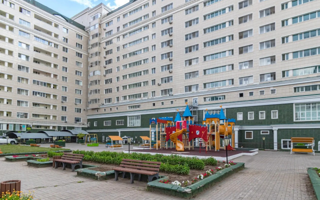 V Tsentre Goroda Ryadom S Bayterekom Apartments