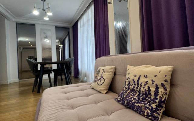 Mirror Apartment in Olympic Park Flat