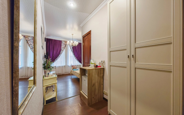 Nevskiy 156a Living Quarters