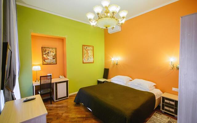 1913 Year Hotel
