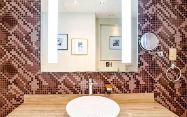 Paramount Tower 1 BR Apartments