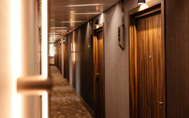 Отель Крона (бывший Версаль)