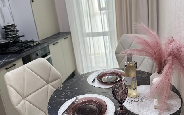 Uyutnaya kvartira na poberezhye Zelenogradska Flat