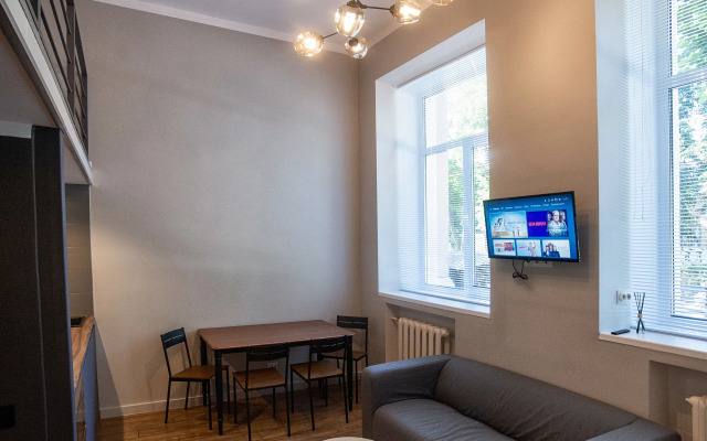 Sovremennaya studiya v tsentre goroda Flat