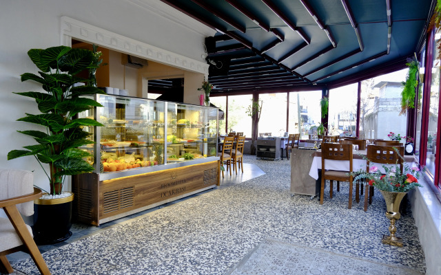 BLOOMTALYA Hotel