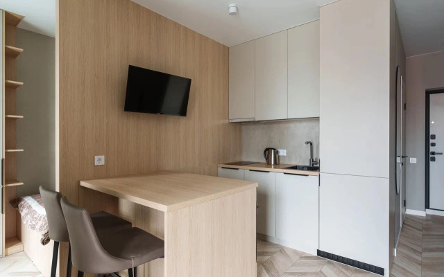 1-Kom Studiya, Minsk-Mir Flat