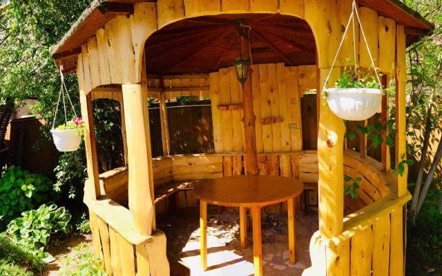 S Banej U Zvonnitsyi Monastyirya Privat House