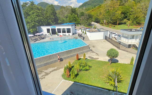 S Basseynom Apartments