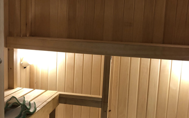 S Kaminom I Saunoy U Ozera Private House