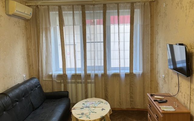 2-Kh Komntnaya Flat