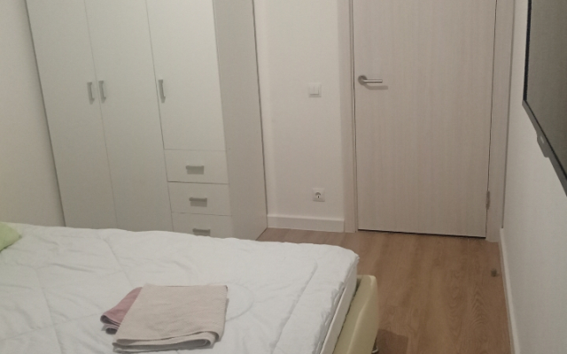V Novom Dome Flat