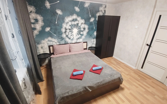 Tryokhkomnatnaya S Razdelnymi Spalnyami I Balkonom Flat
