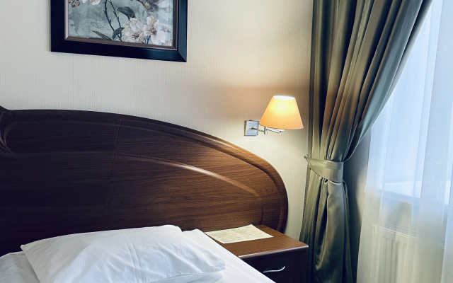 Отель Cronwell Inn Стремянная