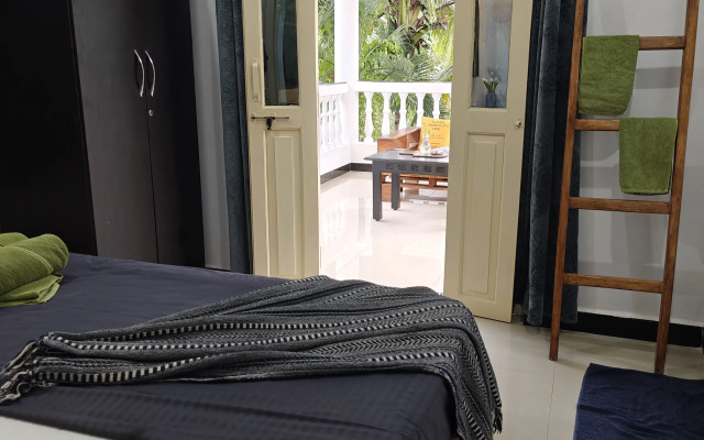 SOLS Backyard Bungalow