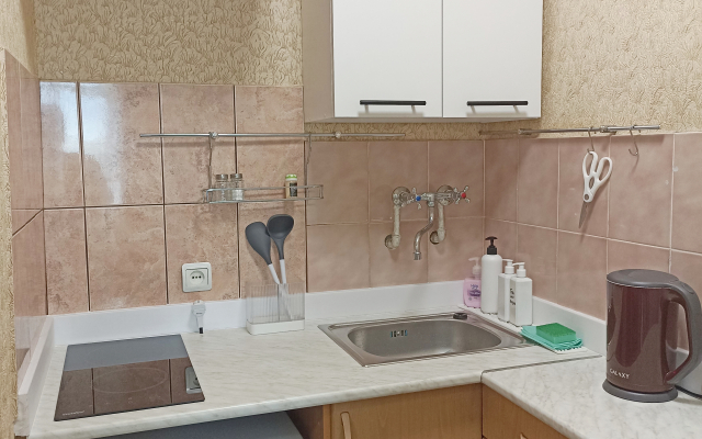 S Vidom Na Monastyr Flat