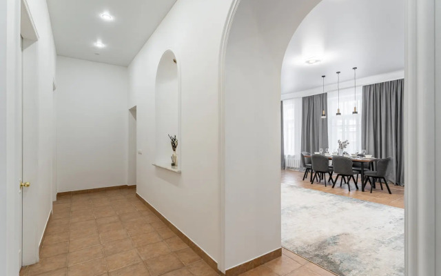Tryokhkomnatnaya V Tsentre Moskvy Na Tverskoy Flat