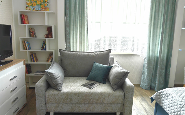 Апартаменты Стоп. Снято! с лоджией-кабинетом