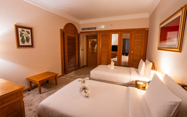 Отель Luxe Avenue