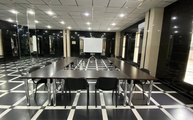 Forum Plaza Hotel