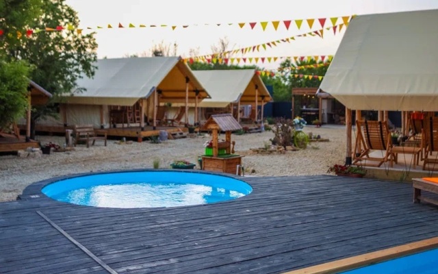 Gosti Glamping