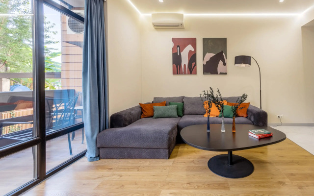 Myhomeyourhome na Fadeeva 34 Flat